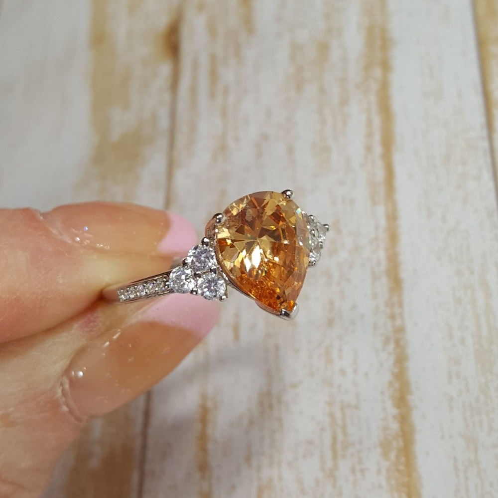 Champagne Cubic Zirconia - Picture 5 of 8